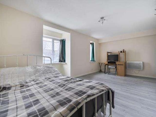 Flat for sale in Slough