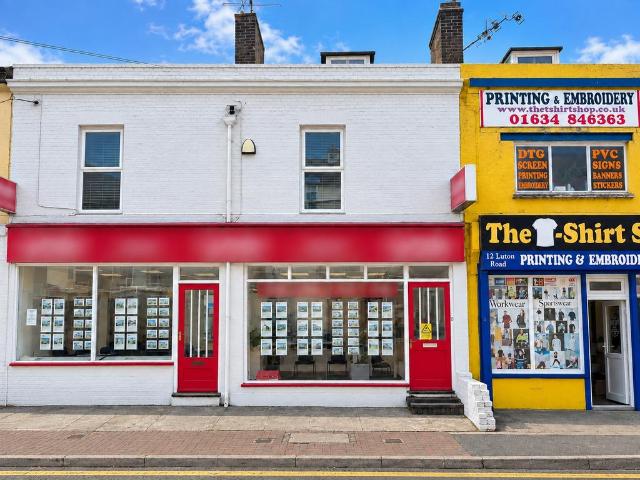 Flat for sale in Luton, Chatham