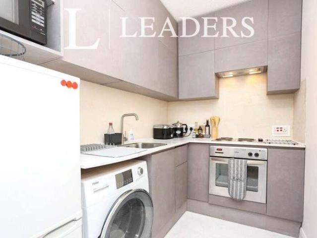 Flat for sale in London Borough of Lewisham, Bell Green