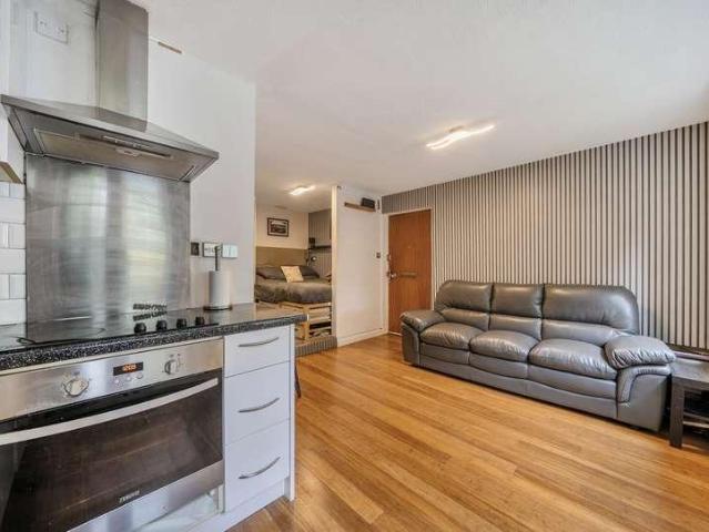 Flat for sale in London Borough of Bromley, Greater London