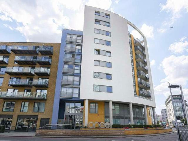 Flat for sale in London Borough of Lewisham, Deptford