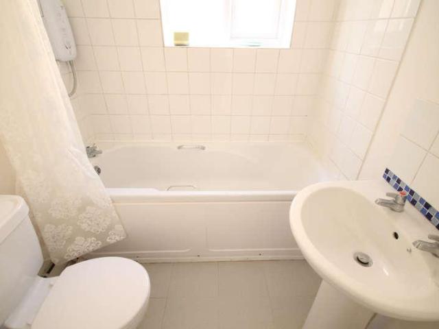 Flat for sale in Isleworth, Spring Grove