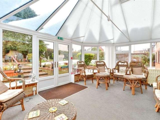 Flat for sale in Wallington, Greater London
