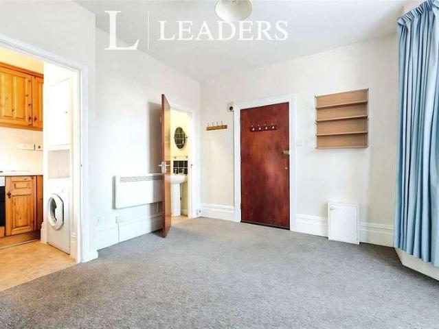 Flat for sale in Tonbridge, Tonbridge and Malling