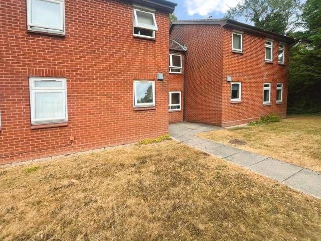 Flat for sale in Park Hill, Green Close