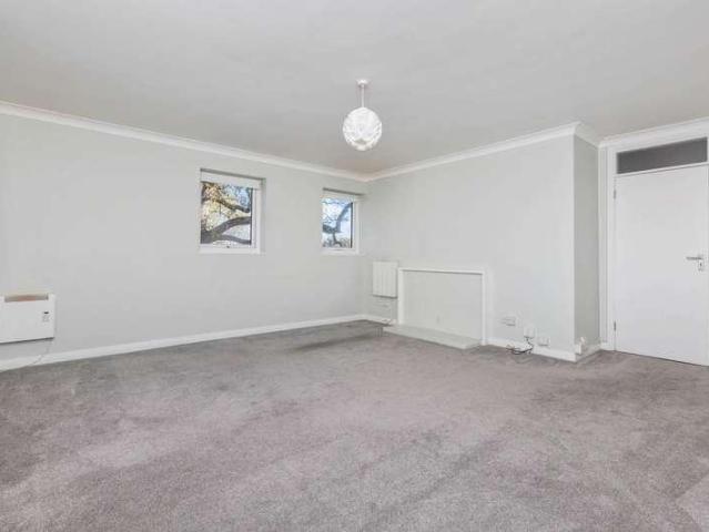Flat for sale in West Worthing, Worthing