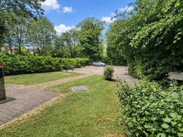 Flat for sale in Navestock Side, Essex