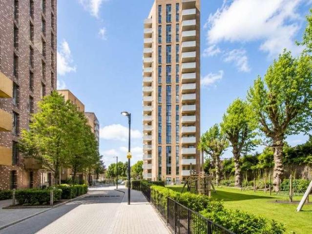 Flat for sale in Bromley-by-Bow, Bow