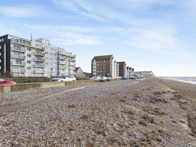 Flat for sale in Seaford, Iford