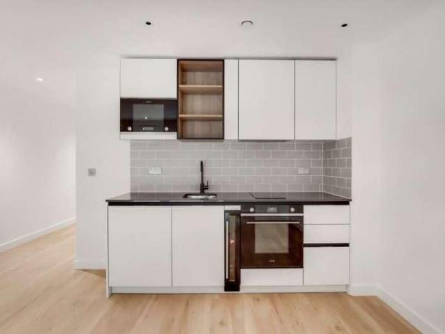 Flat for sale in Colindale, Greater London