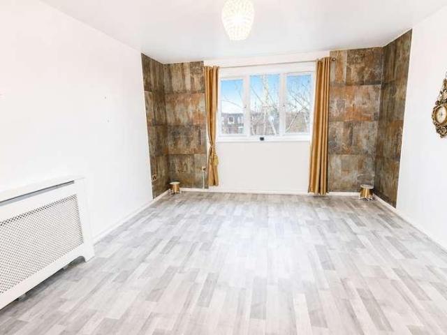 Flat for sale in Tottenham Hale, Greater London