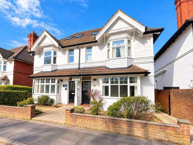 Flat for sale in Charlotteville, Guildford