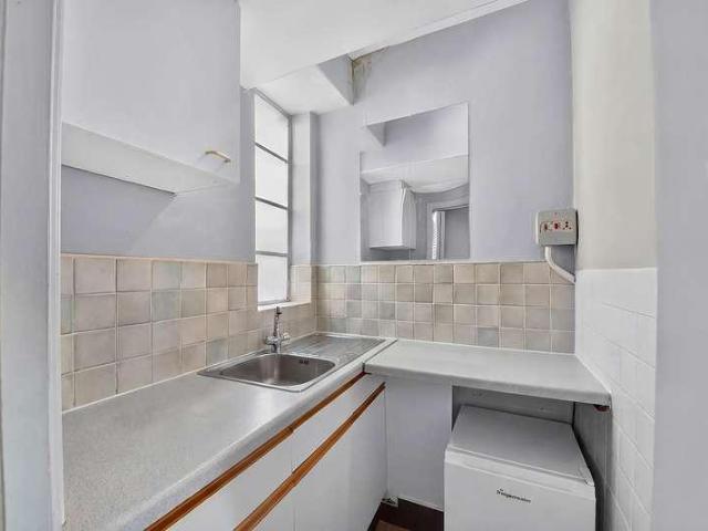 Flat for sale in Chelsea, Greater London