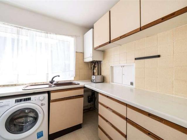 Flat for sale in Yiewsley, Greater London