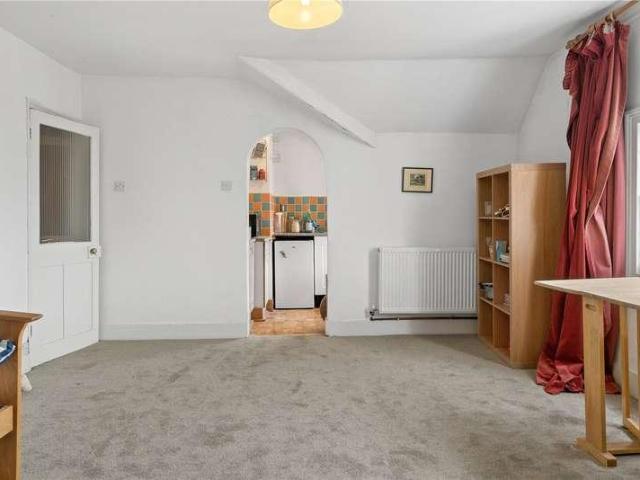 Flat for sale in North Sheen, Greater London