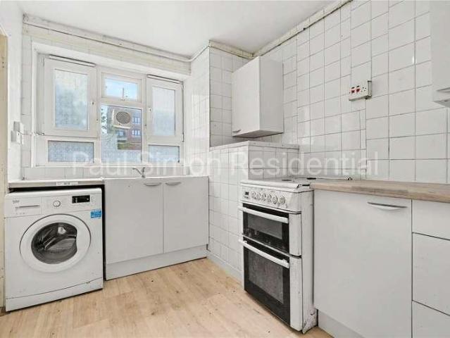 Flat for sale in Harringay, Greater London