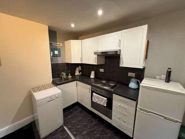 Flat for sale in London Borough of Lewisham, Forest Hill