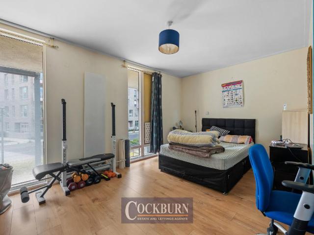 Flat for sale in East Greenwich, Greater London