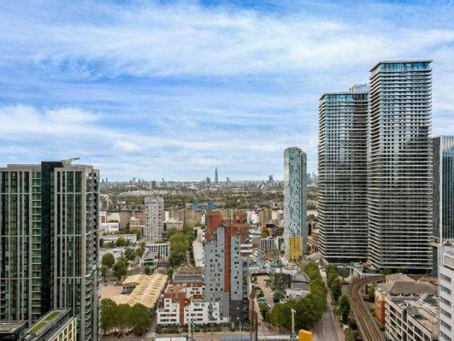 Flat for sale in Isle Of Dogs, Greater London