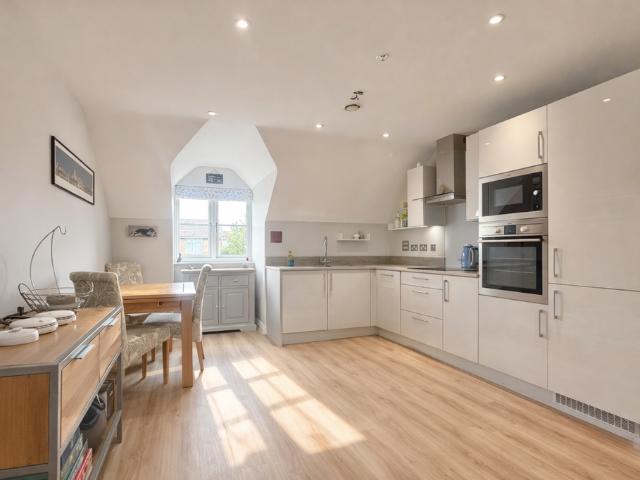 Flat for sale in Carpenders Park, Three Rivers