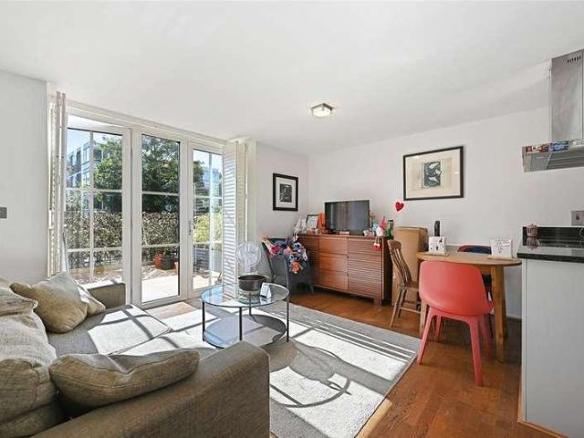 Flat for sale in Hammersmith, Greater London