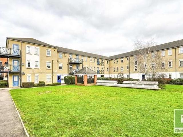 Flat for sale in Little Heath, Greater London