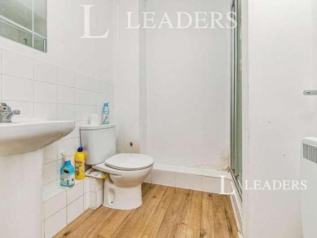 Flat for sale in Mile End, Fordham Heath