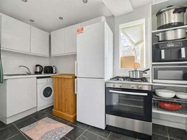 Flat for sale in Camberwell, Greater London