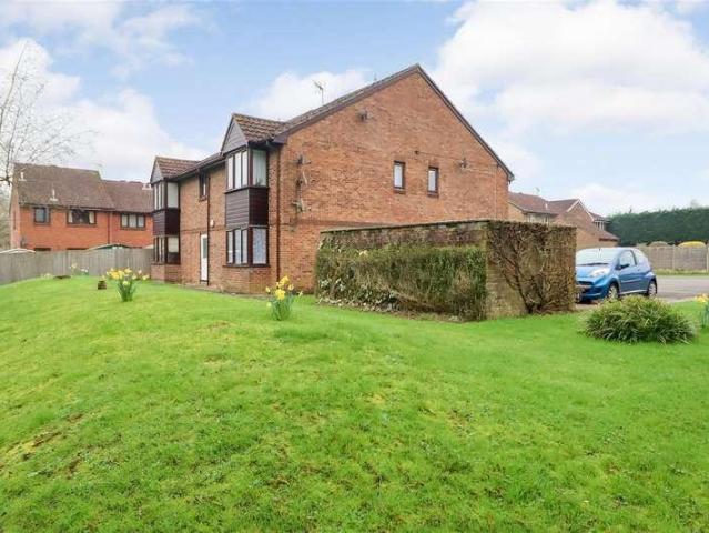 Flat for sale in Wickhurst Green, Horsham