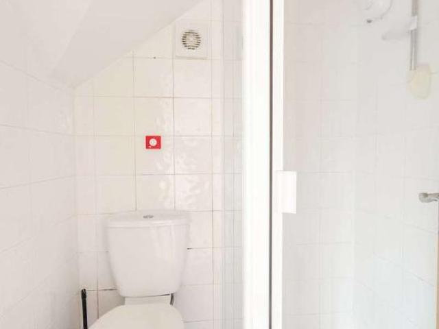 Flat for sale in New Malden, New Malden