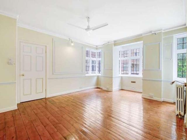 Flat for sale in King's Cross, Greater London