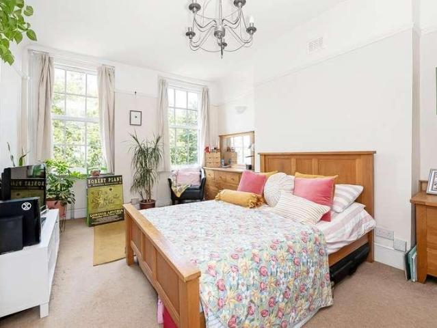 Flat for sale in Camberwell, Greater London