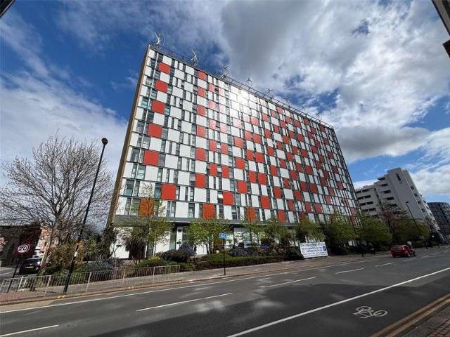 Flat for sale in London Borough of Croydon, Greater London