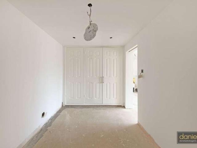 Flat for sale in Harlesden, Greater London