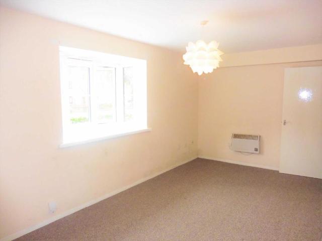 Flat for sale in Grays, Essex