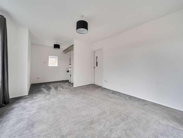 Flat for sale in Royal Tunbridge Wells, Tunbridge Wells