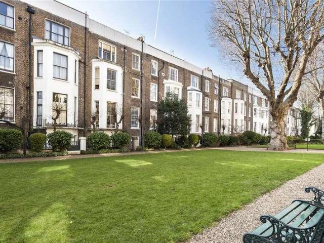 Flat for sale in Kensington, Greater London
