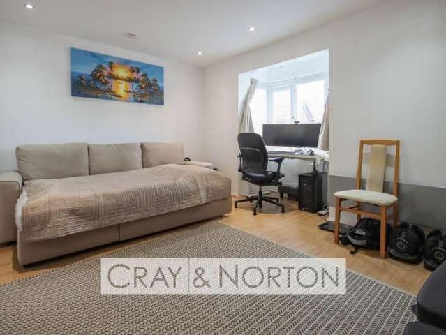 Flat for sale in London Borough of Croydon, Greater London