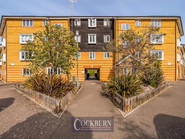 Flat for sale in Heath Court, Greater London