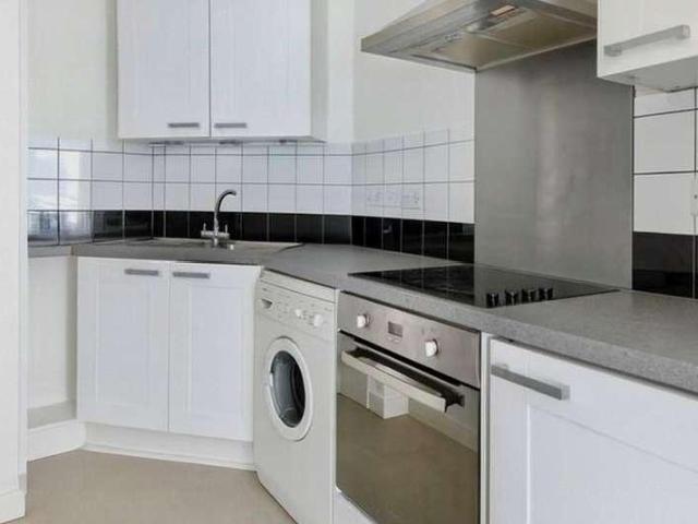 Flat for sale in Battersea, Greater London