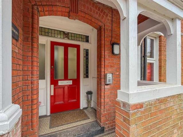 Flat for sale in St Albans, Milehouse
