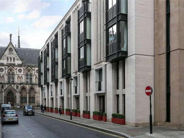 Flat for sale in St Clement Danes, Greater London
