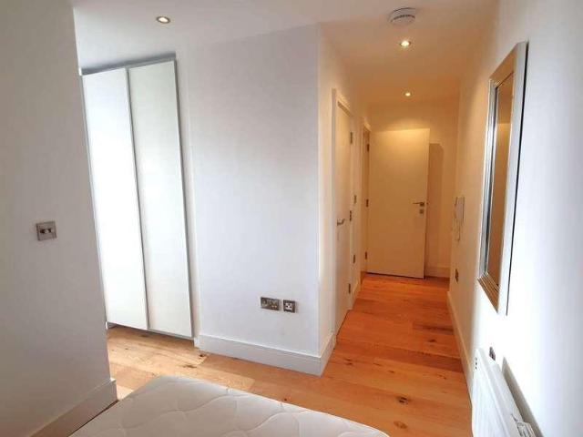 Flat for sale in Hayes, Greater London