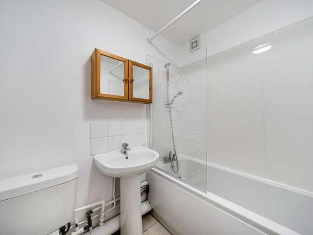 Flat for sale in London Borough of Lewisham, New Cross