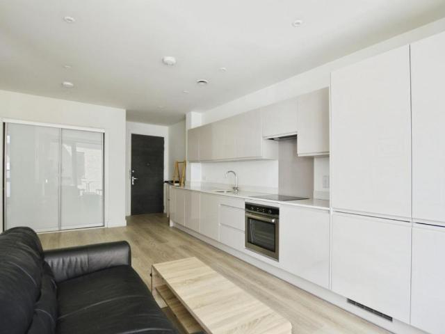 Flat for sale in Blackwall, Greater London