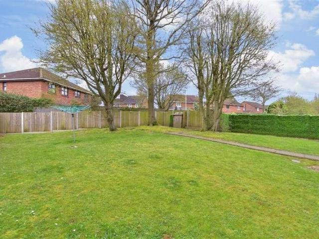 Flat for sale in Queens Park, Billericay