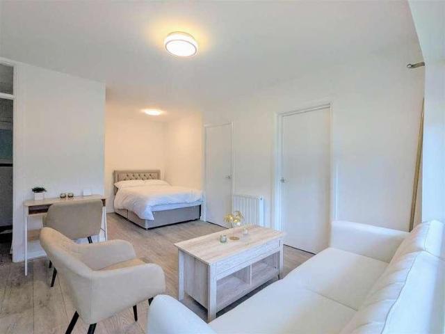 Flat for sale in Little Stanmore, Greater London