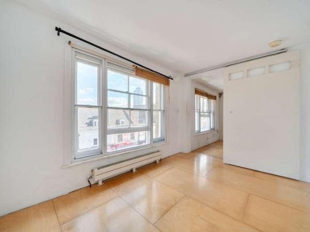 Flat for sale in London Borough of Lewisham, Deptford