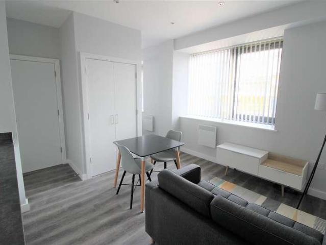 Flat for sale in Liverpool, Waterloo