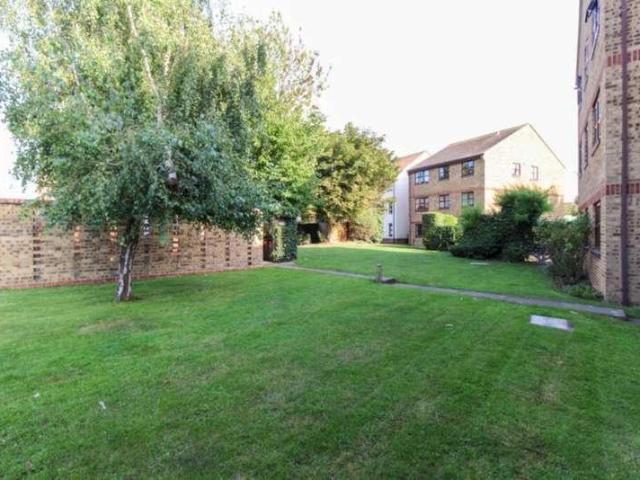 Flat for sale in North Shoebury, Alton Barnes